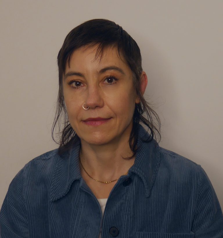 ff 584012350aed9a4f53bb792ff07ab630 ff Kath Gifford head and shoulders portrait with cream background 768x820