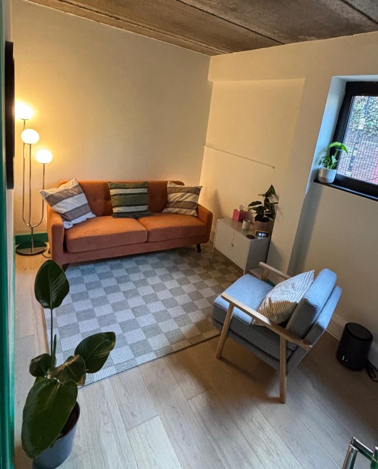 ff 16abdf262604c13e3a42d3b98f8f7a57 ff room 768x952