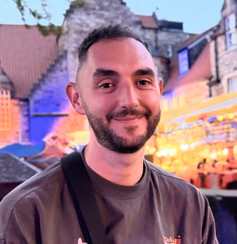 ff fc8d2453fbfad1f25c5ef55050eab042 ff Liam BACP Profile box 1 768x791