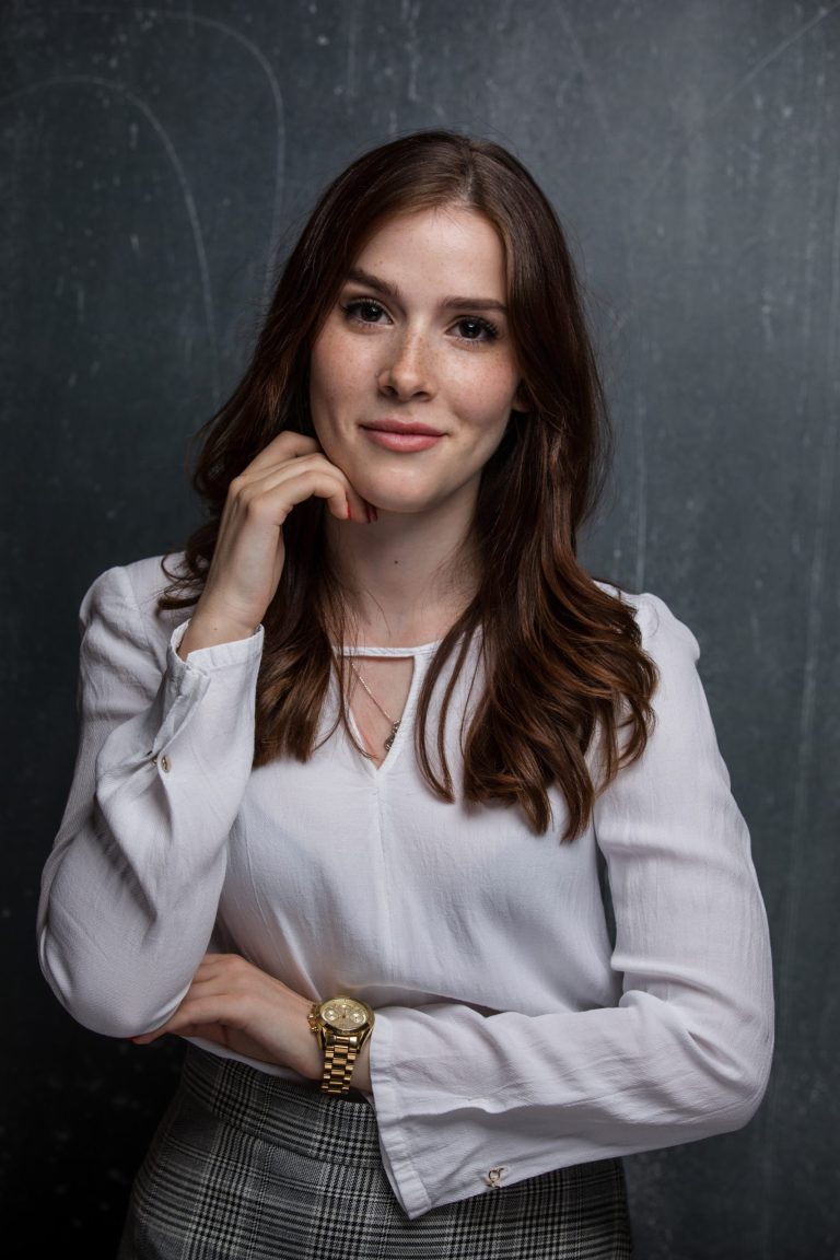 ff d7a6ac0d6c6a2d77a0ebe3ce7c2de0b4 ff Reka Hutter 1 scaled 768x1152