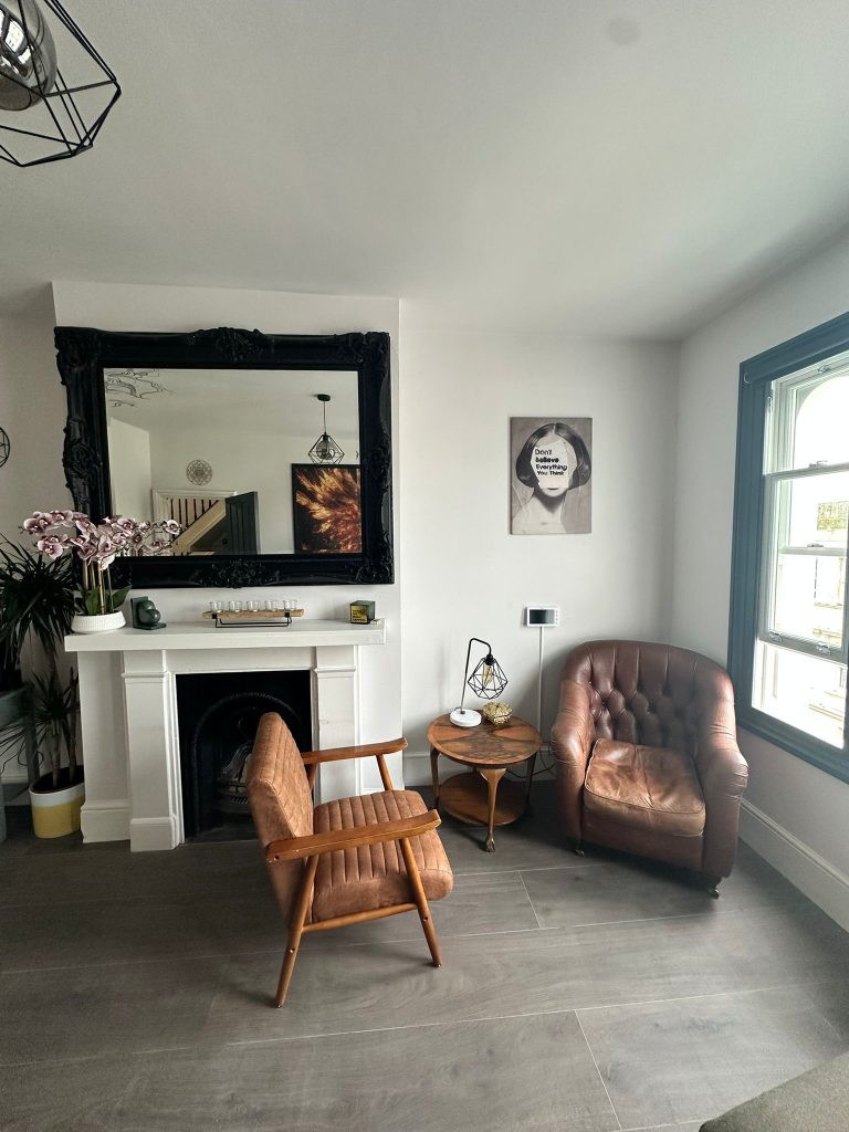 ff 5c1ac71ef047ae49d04531f4cd3976c9 ff Room 2 1 768x1024