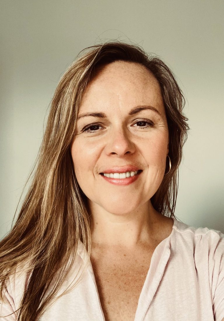 ff 54cdd4084928b864996ddc9b8dcd2f3a ff Jennifer 1 scaled 768x1097