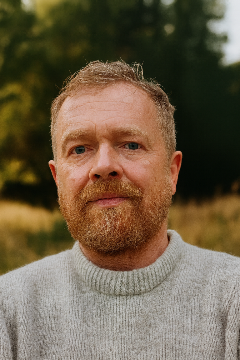 ff 5c72d498542fc60478d855fa774ec93d ff CL new background 1 768x1152