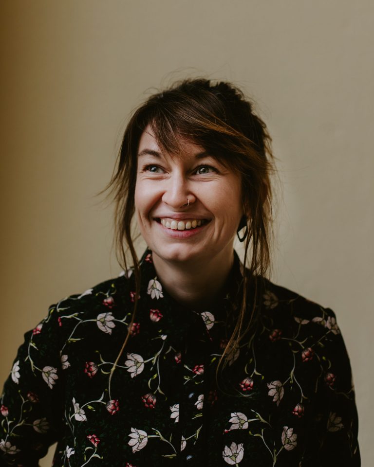 ff cc29ee34db5702876e417be82d00ed3b ff SGP LINDSAY ROCHE HEADSHOTS JAN2020 55 scaled 768x960
