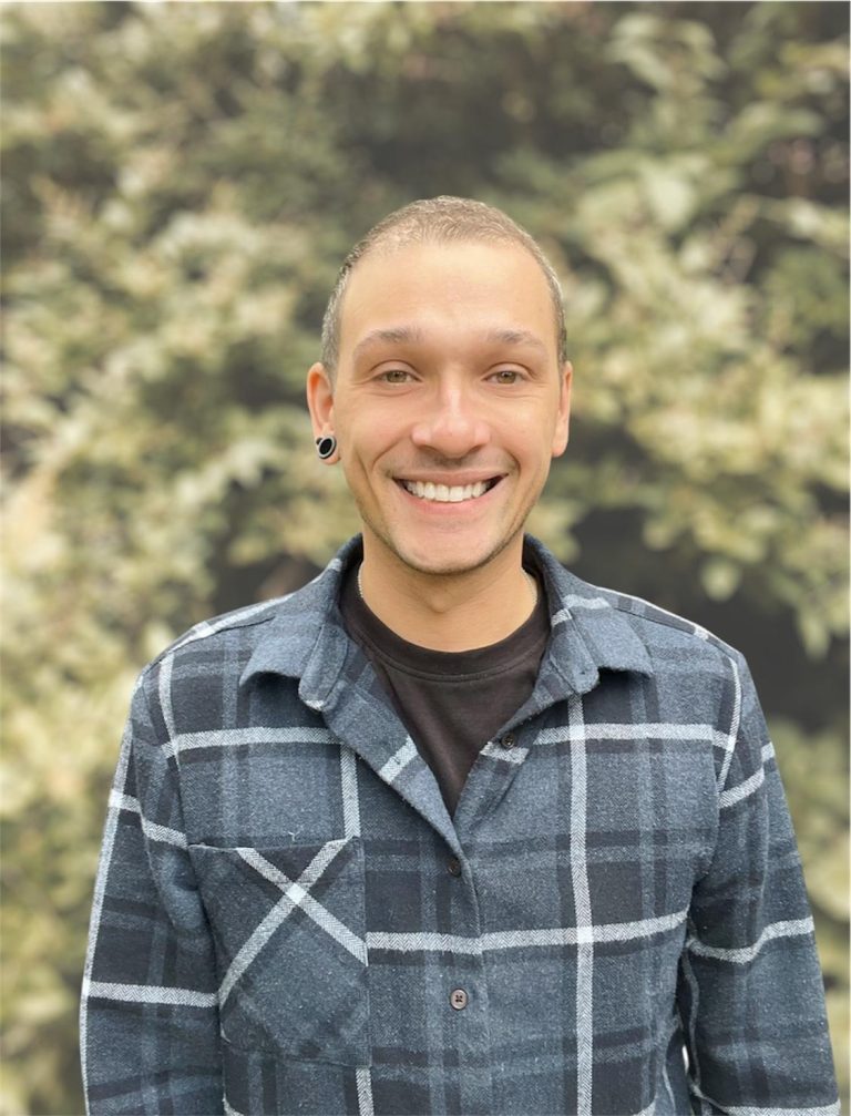 ff 4923289f2fa8577cf90ed1cc141fd8da ff Profile Photo 1 768x1007