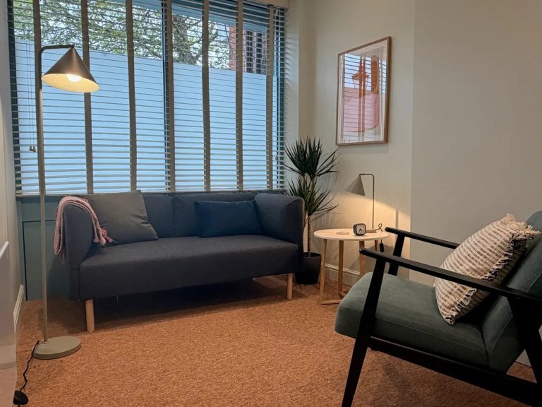 ff 241d737f8e333eb879998e3b4ae1b93e ff Herne Hill Therapy room 1 768x576