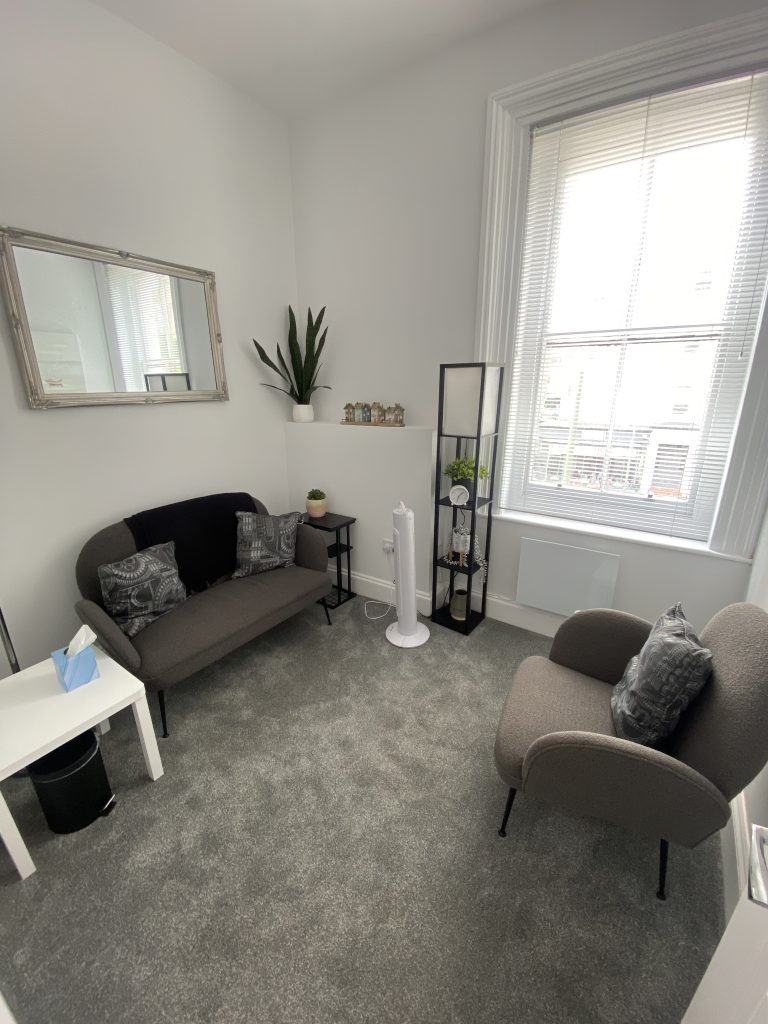 ff f98c30770789de2ed9f9144757cadd9d ff Photo therapy rooms 1 1 768x1024